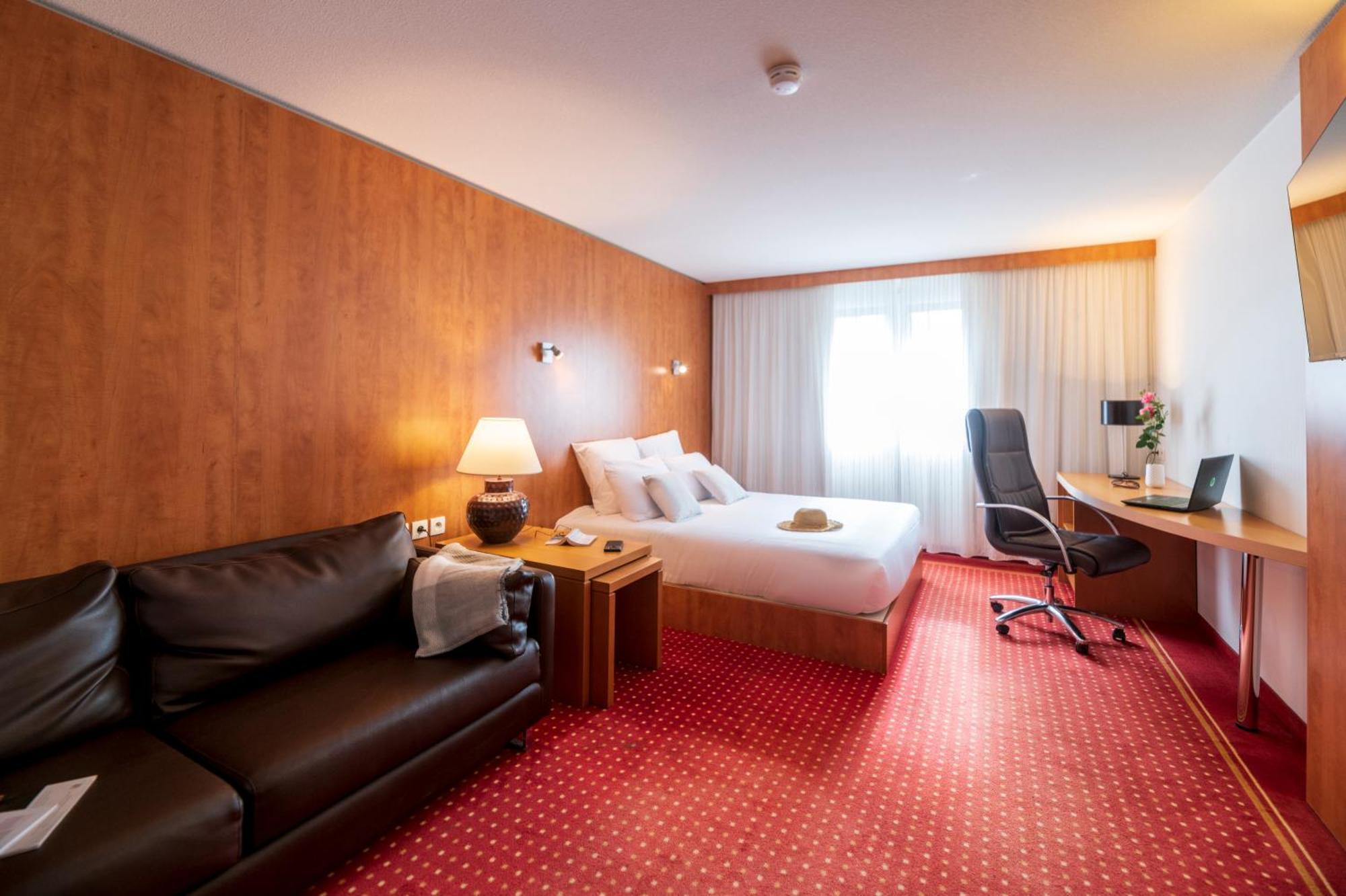 Cerise Bordeaux Aeroport